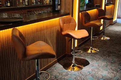 Black pool bar