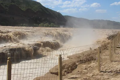 The Yellow River Extends into the White Clouds - A Travelogue of Hukou Waterfall