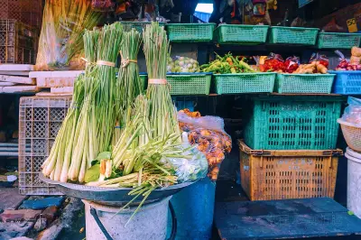 Siri-Wattana Market / Tha-Nin Market