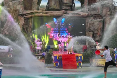 Summer Fun: Experience the Refreshing 'Electric Music Water-Splashing Festival' at The Romance of Xi'an