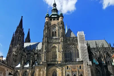 2022 Prague Trip: Strolling in the Small City, Rowing in the Breeze, Ordering an Ice-Cold Beer at Sunset, Drinking with a Few Friends~