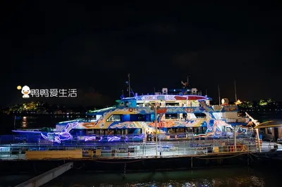廈門又添新玩法，搭乘太古三號環鼓夜遊，賞全國首個海上燈光秀！