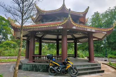 Thanh Giong monument