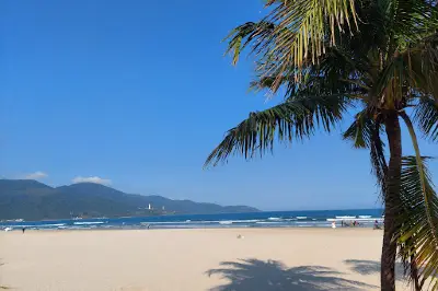 Bãi tắm Phạm Văn Đồng