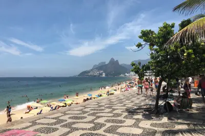 Statue of Tom Jobim