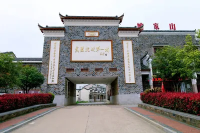 紅如井岡，綠如九寨，五一小長假武漢抗戰第一村值得一去