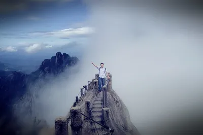 Viewing the Welcoming Pine - Climbing Tiandu Peak - Self-Drive Tour of Huangshan, Anhui
