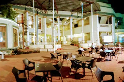 COUNTRY CLUB
