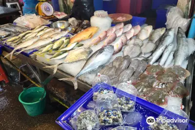 Lan Pho Na Kluea Market