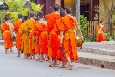 Experiences of Giving in Luang Prabang