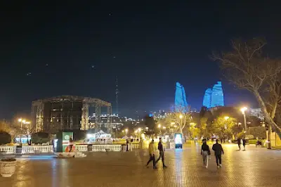 Müslüm Maqomayevin heykəli