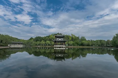 During the National Day holiday, amidst the crowded Huangshan and Hangzhou, there is such a tranquil city