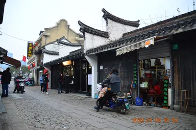 Gaoqiao Old Street: A Shanghai Must-Visit