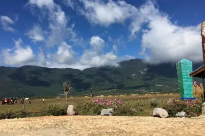 东巴大峡谷骑马场