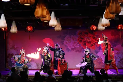 蓋碗兒梨園•川劇變臉吐火表演劇院•非遺傳承展示基地(天府廣場店)