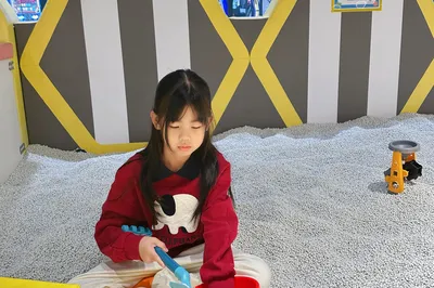BEEBEELAND 蜂狂天地