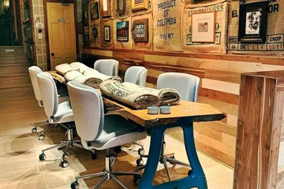 MI CUMBIA⎰Rittenhouse Natural Nails & Cartagena Travel