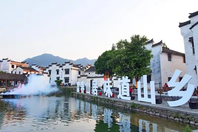 Explore Sun Quan's Hometown: See an Ancient Town, Taste Local Delicacies, and Wander in the Landscapes of 'Dwelling in the Fuchun Mountains'