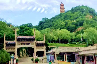 Following Lao Xia to Yan'an's Nanniwan and Hukou Waterfall