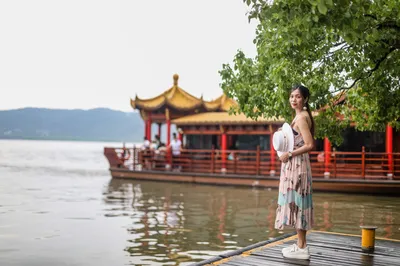 Misty Rain in Jiangnan: Savoring the Graceful Waters