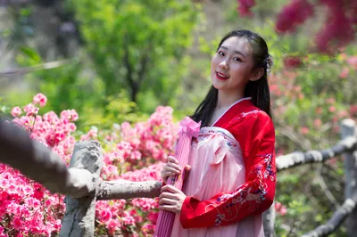穿上漢服，撐起油紙傘，到武漢黃陂捕捉特殊時期醉美的春光