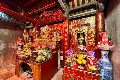 Soc Son Temple