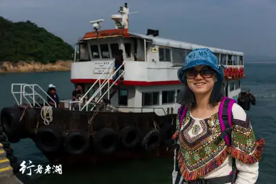 只有七千人的小岛，曾有上百家工厂，都倒闭后却成了香港旅游地