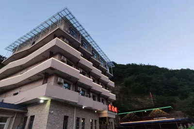 薊縣九山頂聚龍閣農家院，這麼壯觀的五層建築，天津找不出第二家
