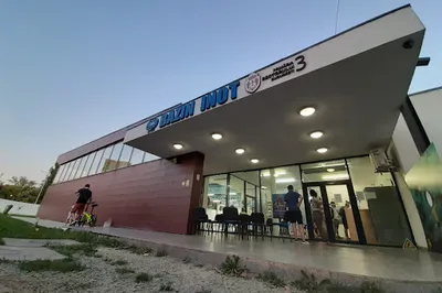 Bazin Inot Aqua Sport Dante Alighieri - Cursuri inot copii