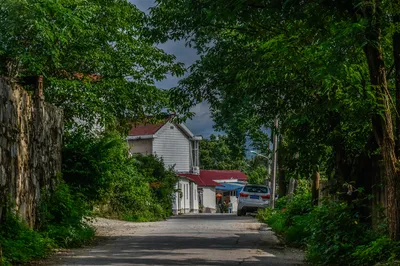 Like first-tier cities in China, small cities also have urban villages. Do you know the real situation?