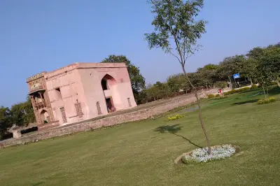 Akbar Tomb Vijay Market