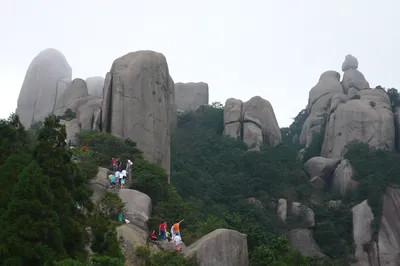 鬼斧巧开凿，仙踪常往还，福鼎太姥山