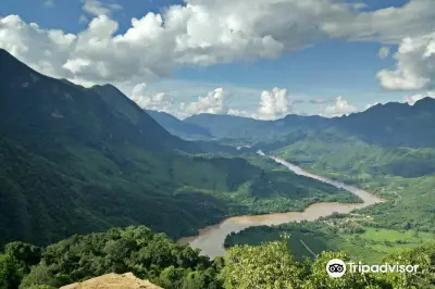 Phadeng Peak Viewpoint ຈຸດຊົມວິວພູຜາແດງ