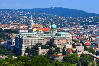 Into the Hungarian Capital Budapest (Photo)