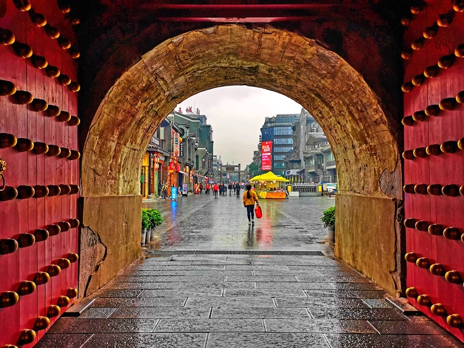 雨中闲逛桂林正阳步行街，且行且寻，穿越正阳街的前世今生