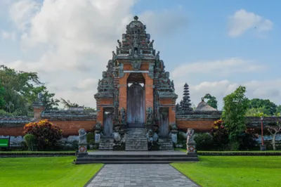 Indonesia: Experiencing Local Culture