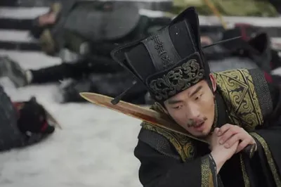 A famous general fought hard but was defeated and died by his own sword; a scene in 'The Qin Empire' evokes deep emotion