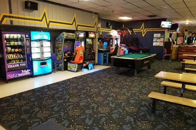 V&S Elmwood Lanes