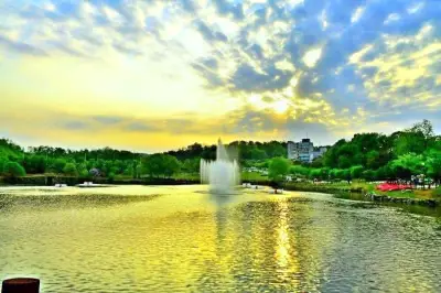 Seokchon Lake Park