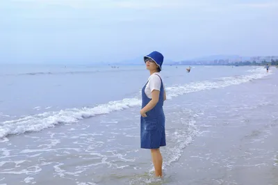 与其在北方裹着貂，不如去三亚露着腰来一次美食之旅，感受阳光、沙滩、海浪、椰林