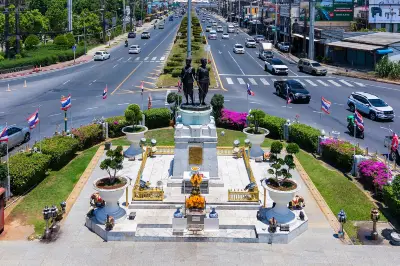 Thao Thep Krasattri and Thao Si Sunthon Monument