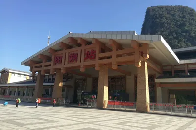Horses Leaping Over Huashan, People Gazing in the Mirror—Indeed, the Best Scenery Is in Xingping: My Journey to Xingping Ancient Town
