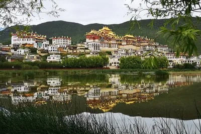 Through High Mountains, Into Rainforest — A 17-Day Tour of Mount Emei, Shangri-La, Xishuangbanna, and Kunming