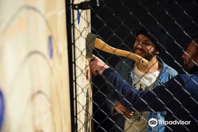 WoodCutter Brussels - Urban Axe Throwing