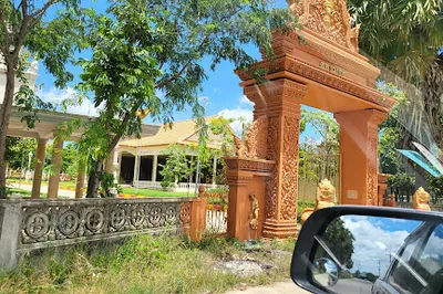 Wat Thom Vipassanaram