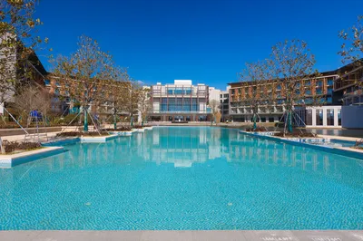 This New Shanghai Hotel Is Bound to Be a Hit! Adjacent to a Natural Ecological Park, with Stunning Indoor and Outdoor Pools.