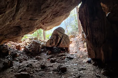 Phar Noi History Cave