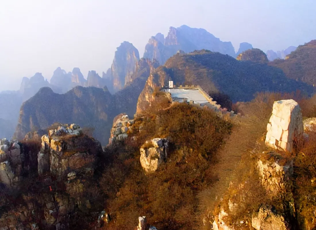 河北旅游：敬仰五壮士 两登狼牙山（图）