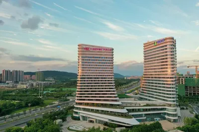 以光谷之名，點亮武漢；華中首家摩登商旅皇冠假日酒店正式啓幕！