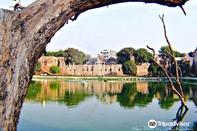 Hauz Khas District Park